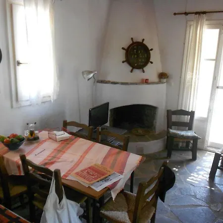 Nyaraló Traditional House With Sea View *